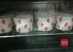 Illustration of how to make chiffon cupcakes 11