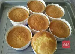 Illustration of how to make cream cupcakes 7