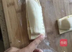 Illustration of how to make banana meringue pie 6