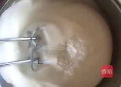 Illustration of how to make chiffon cake 8