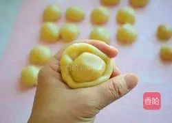 Illustration of how to make egg yolk cake 7