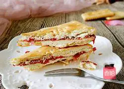 Illustration of how to make jam sandwich biscuits 5