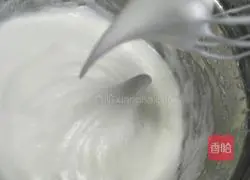 Illustration of how to make six-inch chiffon cake 3