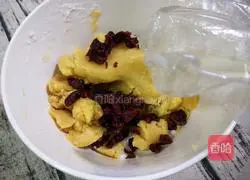 Illustration of how to make cranberry cookies 8