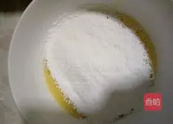 Illustration of how to make six-inch chiffon cake 4