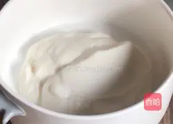 Illustration of how to make dried fruit yogurt muffins 1