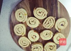 Illustration of how to make orange jam cake roll 20