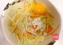 Illustration of how to make potato shredded cake 2