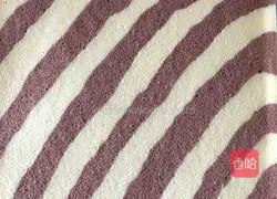 Illustration of how to make two-color cake rolls 18