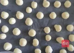 Illustration of how to make polka dot cake rolls 14