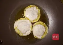 Illustration of how to make chive meat pie 6