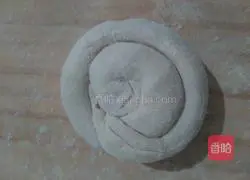 Illustration of how to make celery minced meat pie 8