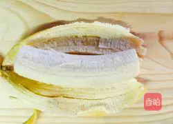 Two-color cake banana roll recipe illustration 5