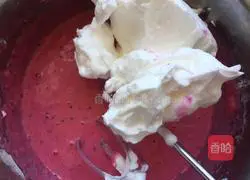 Illustration of how to make dragon fruit chiffon cake 11