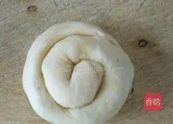 Illustration of how to make green onion and egg layer pancake 5