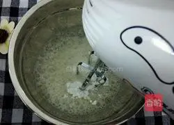 Illustration of how to make orange cake roll 9