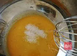 Illustration of how to make orange jam cake roll 3