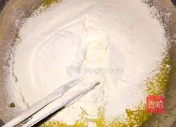 Illustration of how to make orange cake roll 4 