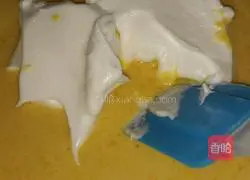 Illustration of how to make eight-inch pumpkin chiffon cake 8