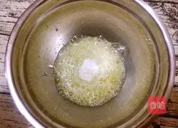 Illustration of how to make meat floss salad cake roll 8