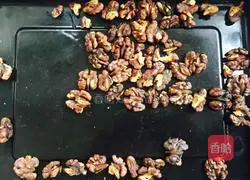 Illustration of how to make frosted walnuts 2