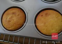 Illustration of how to make orange cream fruit cup cake 15