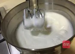 Illustration of how to make chives, seaweed and meat floss cake rolls 10