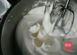 Illustration of how to make red yeast powder jam cake roll 6