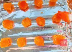 Illustration of how to make spiral egg yolk cake 16