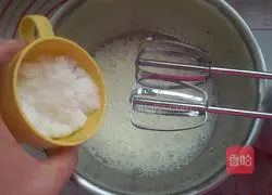 Bamboo Charcoal Illustration of how to make dense bean cake roll 7