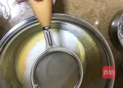 Illustration of how to make chiffon cake 9