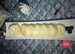 Illustration of how to make cream cake roll 22