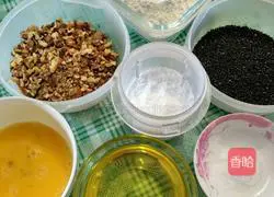  Illustration of how to make walnut and black sesame cookies 1