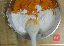 Illustration of how to make mung bean pumpkin cake 7