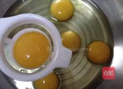 Chocolate Walnut Cake Roll Recipe Illustration 4