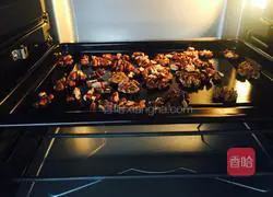 Illustration of how to make frosted walnuts 1