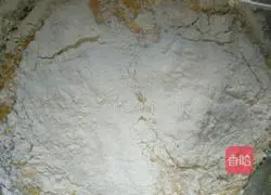 Illustration of how to make meat floss cake rolls 3 