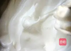 Illustration of how to make orange jam cake roll 11