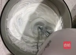 Illustration of how to make a 6-inch chiffon cake without failure 4