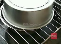 Illustration of how to make eight-inch chiffon cake 17