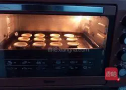 Illustration of how to make fragrant Portuguese egg tarts 7