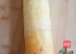 Illustration of how to make red yeast cake roll 10