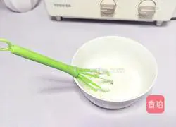 Strawberry Cream Cake Recipe Illustration 4