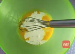 Strawberry Jam Cake Roll Recipe Illustration 4