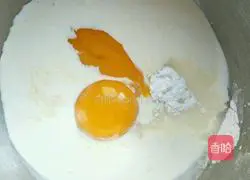 Illustration of how to make Portuguese egg tarts 1