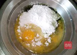 Illustration of how to make matcha cream cake roll 3