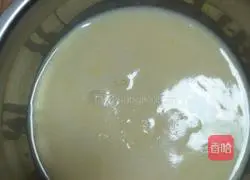 Illustration of how to make fragrant Portuguese egg tarts 5