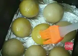 Illustration of how to make egg yolk cake 8