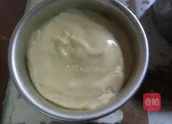 Illustration of how to make chiffon cake 8