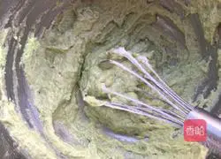 Illustration of how to make spinach juice cake rolls 2